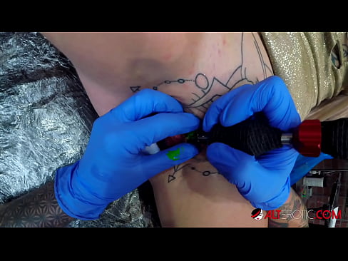 ❤️ Ekstremt tatoveret hottie Sully Savage fik en tatovering på sin klitoris Sluts at da.porn-impact.ru ☑